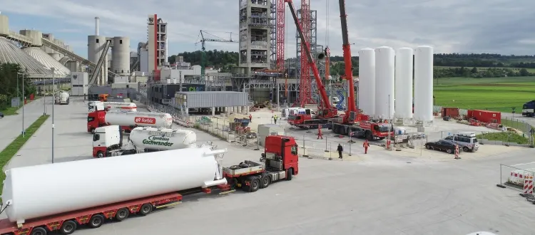 Zementwerk von Dyckerhoff in Göllheim mit Silos